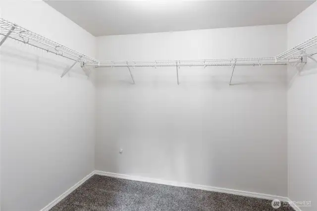 Walk in closet 5th bedroom