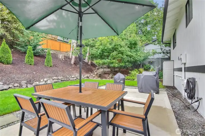 Peaceful backyard perfect for relaxing or bbqing.