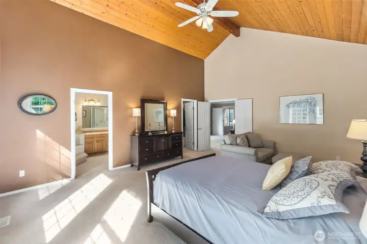 Beautiful light in this room, and plenty of space for your furnishings