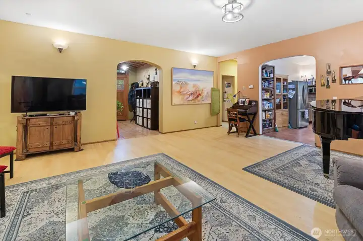 Thoughtful layout offering easy flow between the living space and kitchen- Perfect for entertaining!