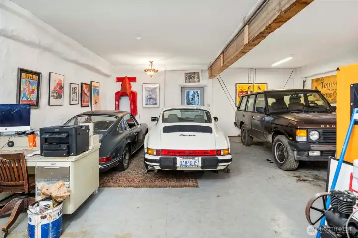 Shop w/ ample parking