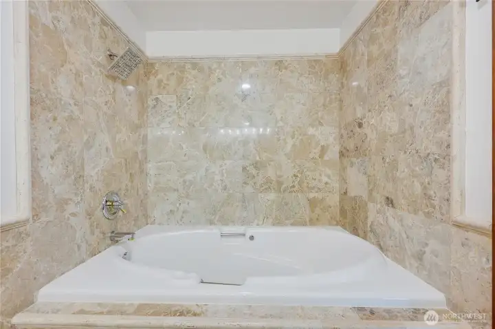 Primary Jacuzzi tub & shower