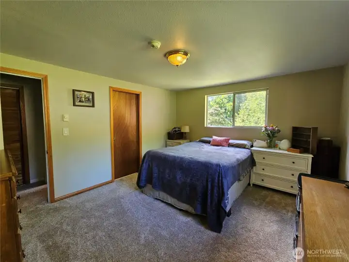 Master Bdrm, adjoining bathroom