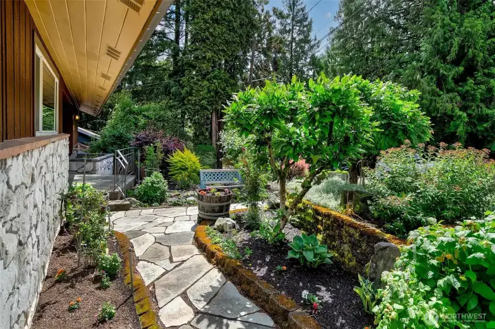 Beautifully landscaped front yard.
