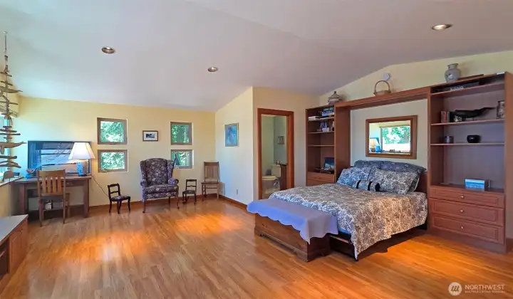 Bonus Room Murphy Bed