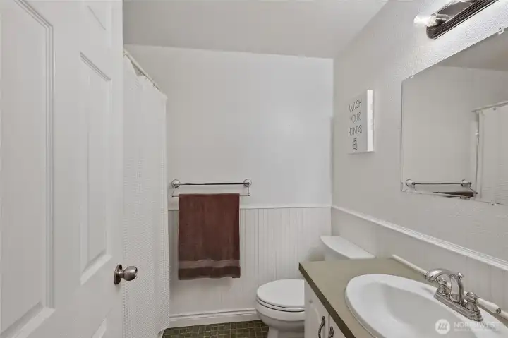 Main Bathroom Main Bathroom