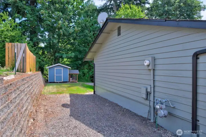 RV / Extra Parking easy access to Backyard RV / Extra Parking easy access to Backyard