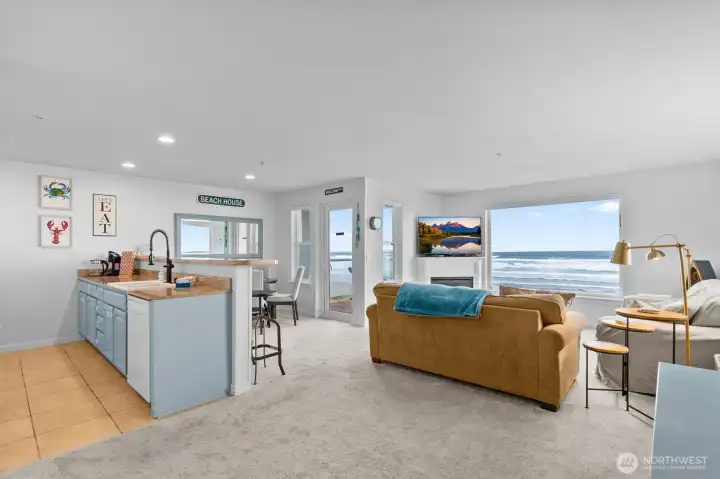Nicely furnished with panoramic views Nicely furnished with panoramic views