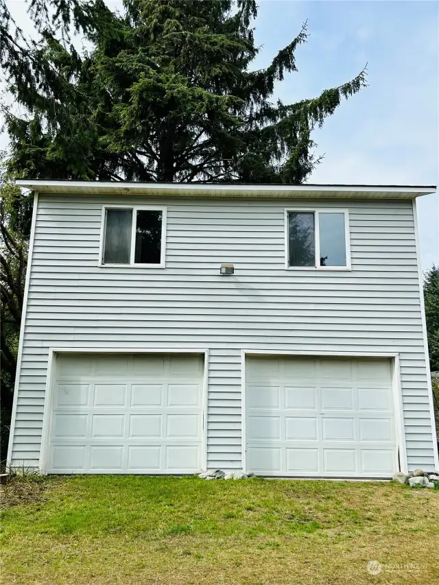 HUGE 2 car garage with huge loft(ADU unit)