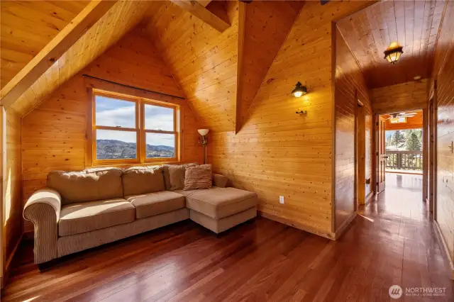 Upper level sitting area