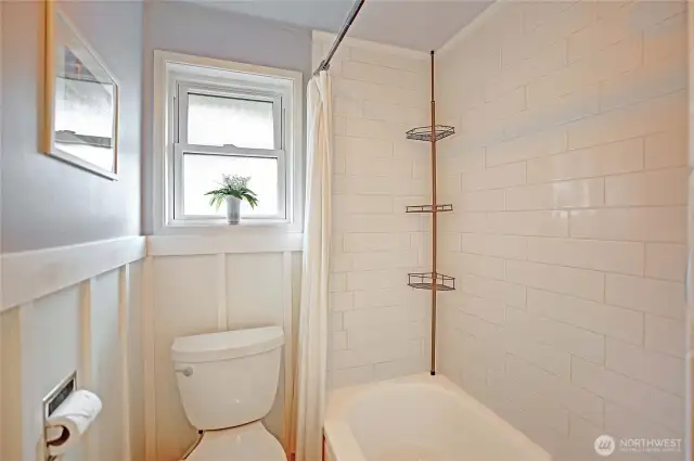 Main Floor bathtub/shower~
