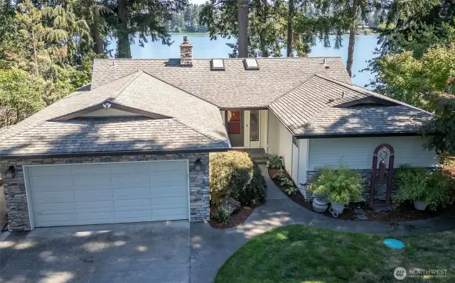 Welcome to Lake Front Living
