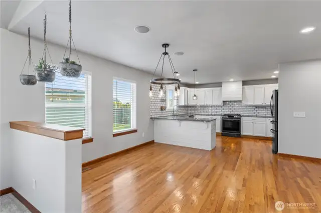 looking in towards dining room and kitchen from living room