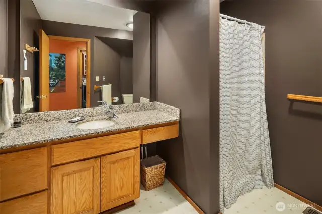Mainfloor laundry/mud room