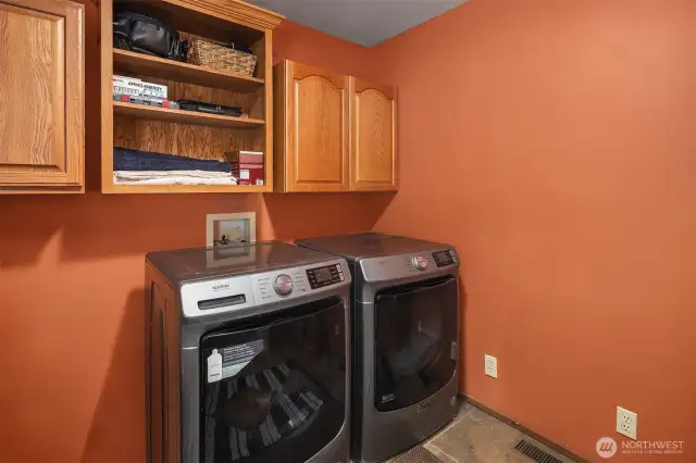 Mainfloor laundry/mud room