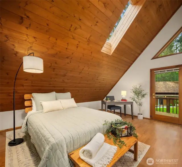 Upper Master bedroom, very large with walkin closet ,full private bath and balcony