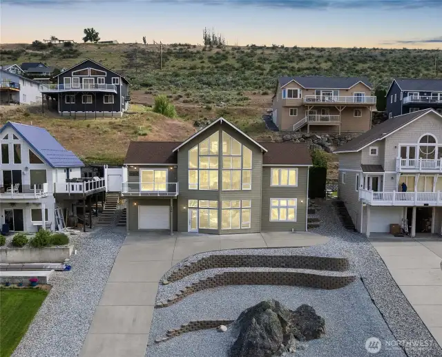 Front of home faces Columbia River