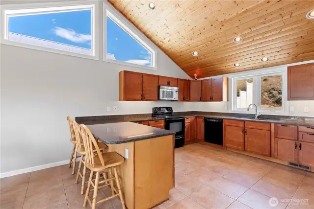 Large kitchen with lots of storage