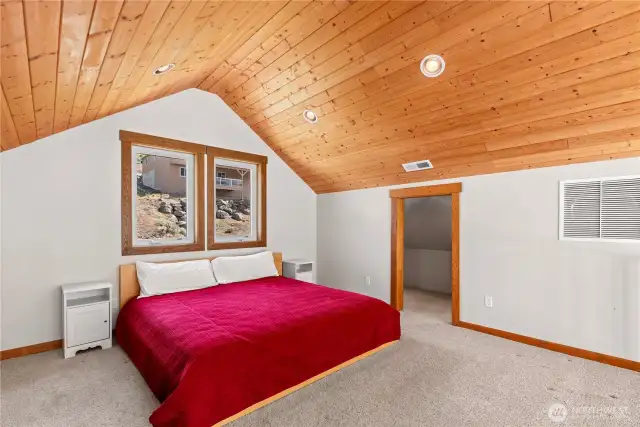 Loft / Office / Additional sleeping area
