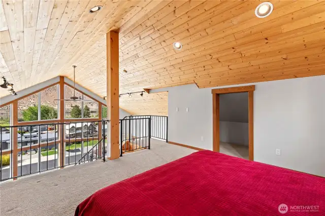Loft / Office / Additional sleeping area