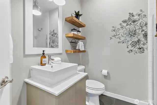 downstairs 3/4 bath w shower