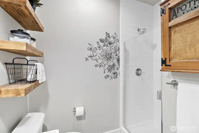 downstairs 3/4 bath w shower
