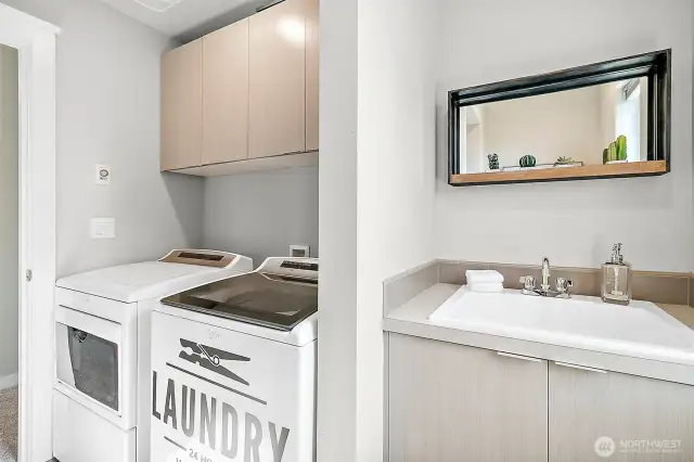 laundry rm with sink
