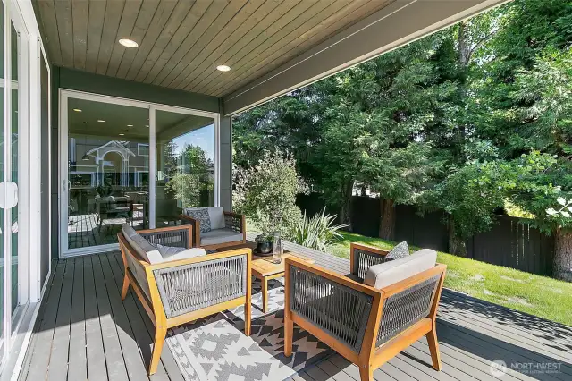 covered outdoor living