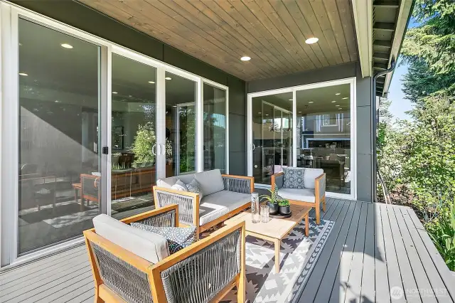 covered outdoor living