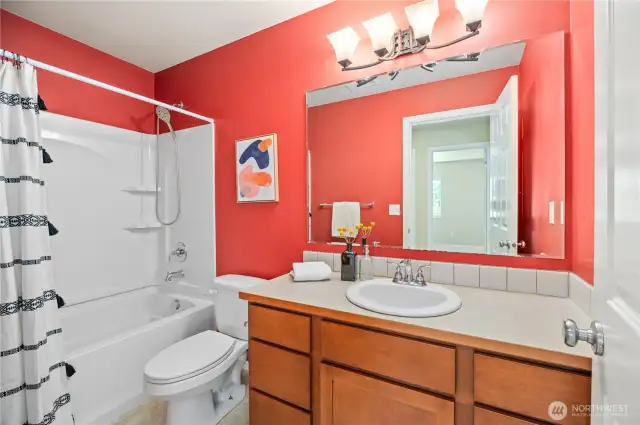 Hall full bathroom adjacent to bedrooms