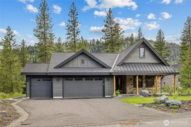 Single Story living at Domerie Park!