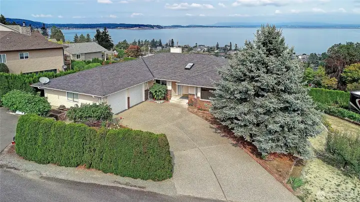Welcome home to this beautiful home and amazing view!