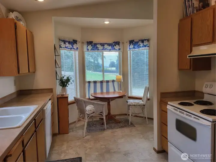 Kitchen / Bay Window Eating Nook