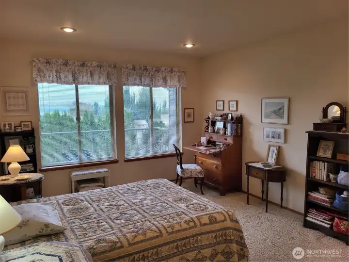 Primary Bedroom - Main Floor