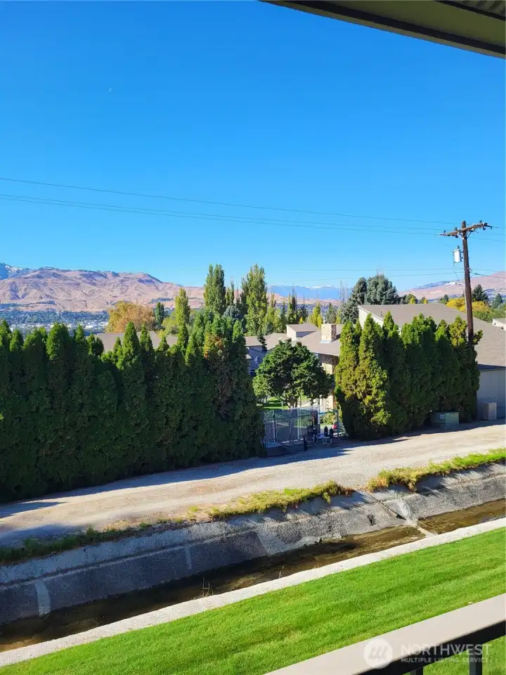View West / Cascades from Balcony