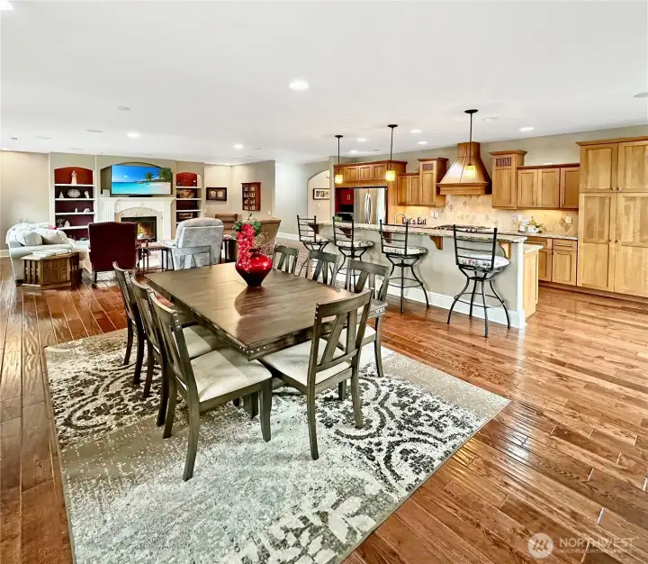 The spacious dining area and large eating bar is perfect for entertaining or quiet dinners at home.