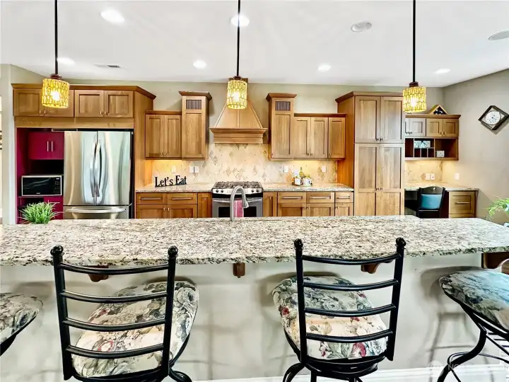 You will love this kitchen with loads of cabinets and counter space.  There is also a built-in desk that is perfect for meal planing, computer work space and cookbook storage.