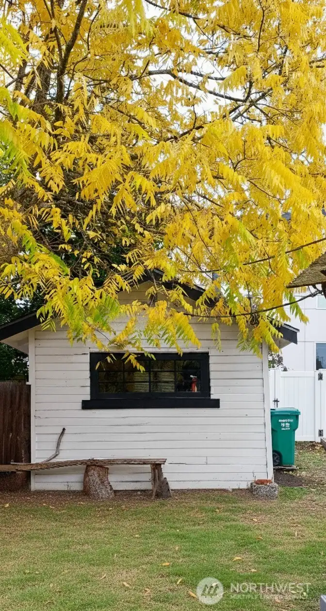 Detached garage/shop
