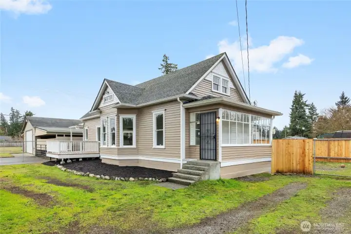 Beautifully updated 3 bedroom 2 bath Craftsman home