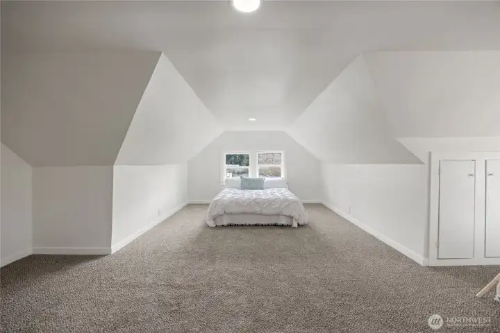 Large upstairs bedroom
