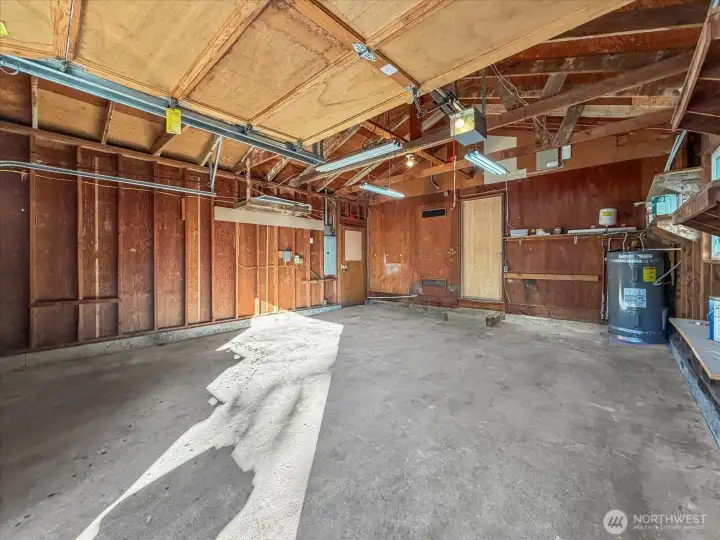 Oversized 2 car garage