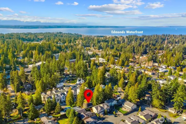 Minutes to everything that Edmonds has to offer!