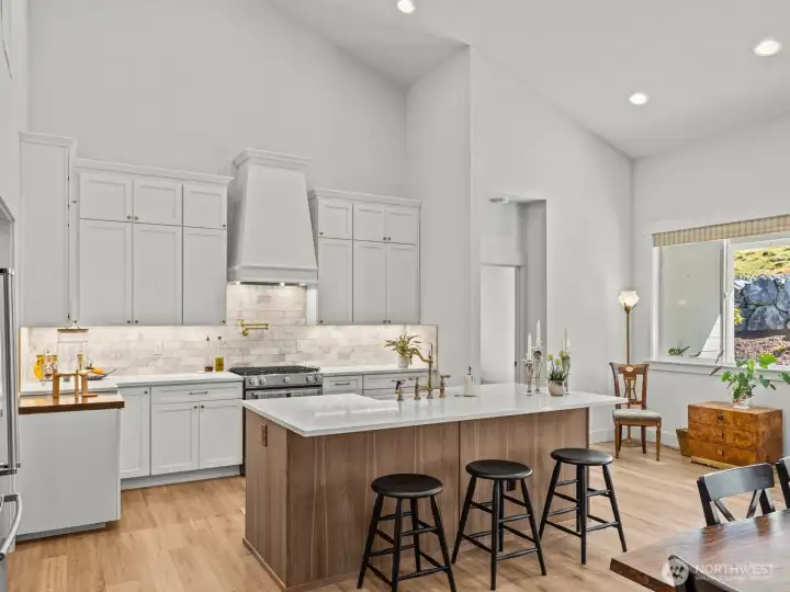 Your kitchen is straight from a magazine. Your kitchen is straight from a magazine.