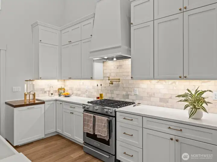 You'll be picking your jaw up from the floor and you salivate over this dream kitchen. You'll be picking your jaw up from the floor and you salivate over this dream kitchen.