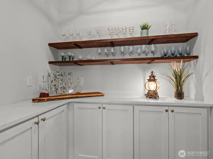 The Butler's pantry is perfect for storing everything you need or as a dry bar. The Butler's pantry is perfect for storing everything you need or as a dry bar.