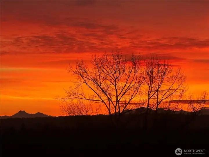 Imagine this sunset view from your own front yard! It's absolutely breathtaking! Imagine this sunset view from your own front yard! It's absolutely breathtaking!
