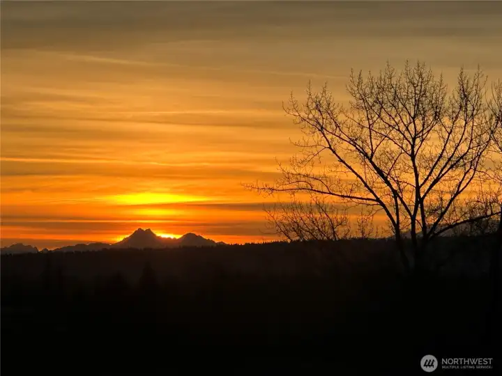 You'll never get tired of watching the sun set behind the mountains! You'll never get tired of watching the sun set behind the mountains!