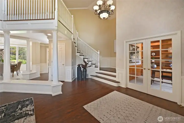 Dramatic 2-story entry.