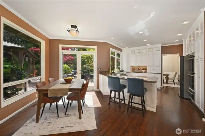 Breakfast table is right in between the kitchen and the family room.