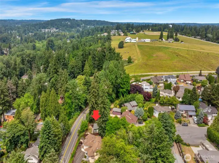 Lush green vistas and unbeatable convenience! Beautiful surrounding landscape, with Bothell High School situated right around the corner.